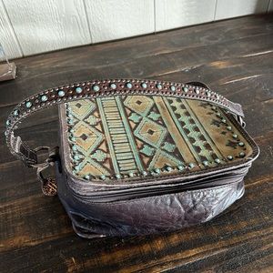 Double J Saddlery makeup tote. Large capacity! Used, but still in good condition